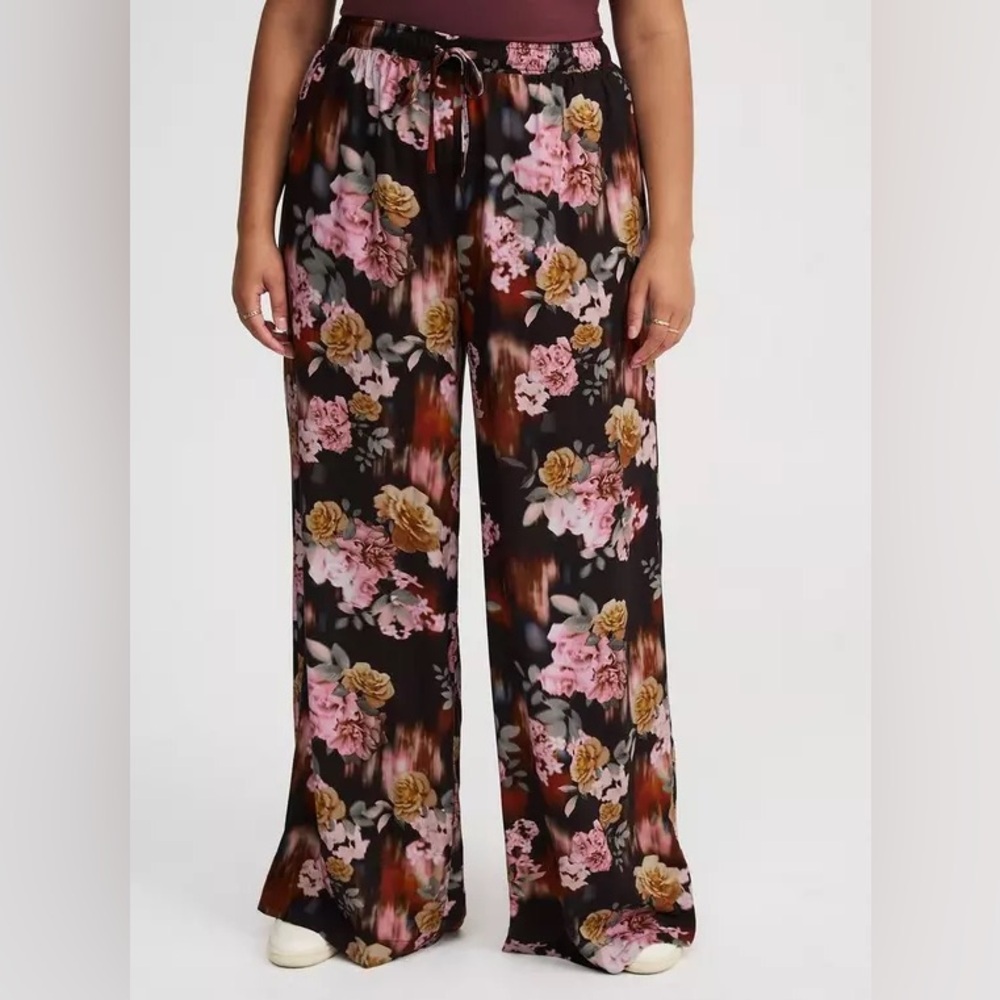 NWT TORRID Wide Leg High-Rise Challis Pant